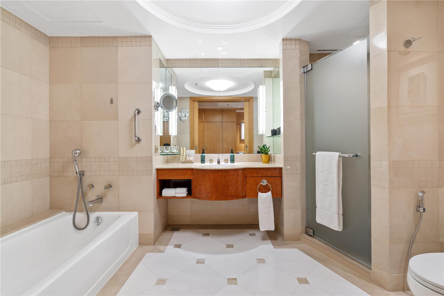 Makati Shangri-La by null