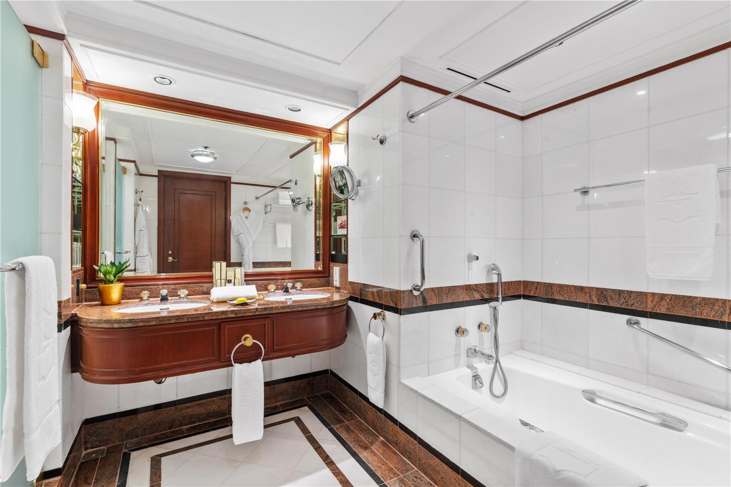 Makati Shangri-La by null