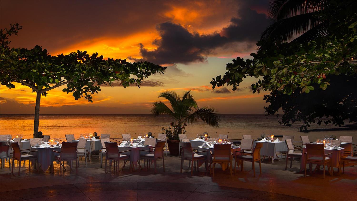 Round Hill Hotel and Villas by null