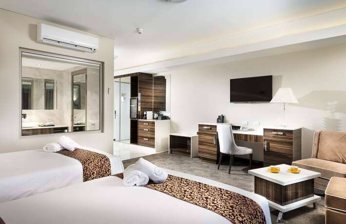 Swan River Hotel by null