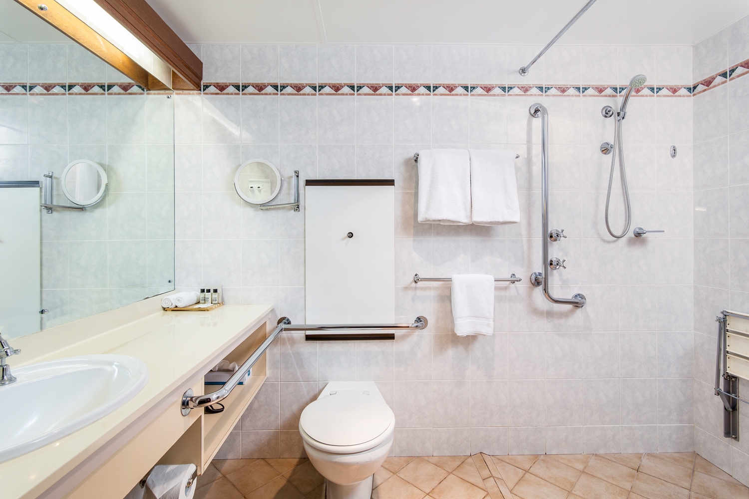 Adelaide Inn by null