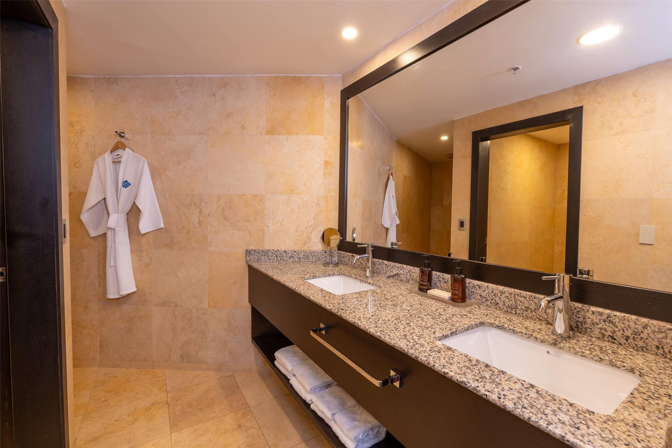 Wyndham Quito Airport by null