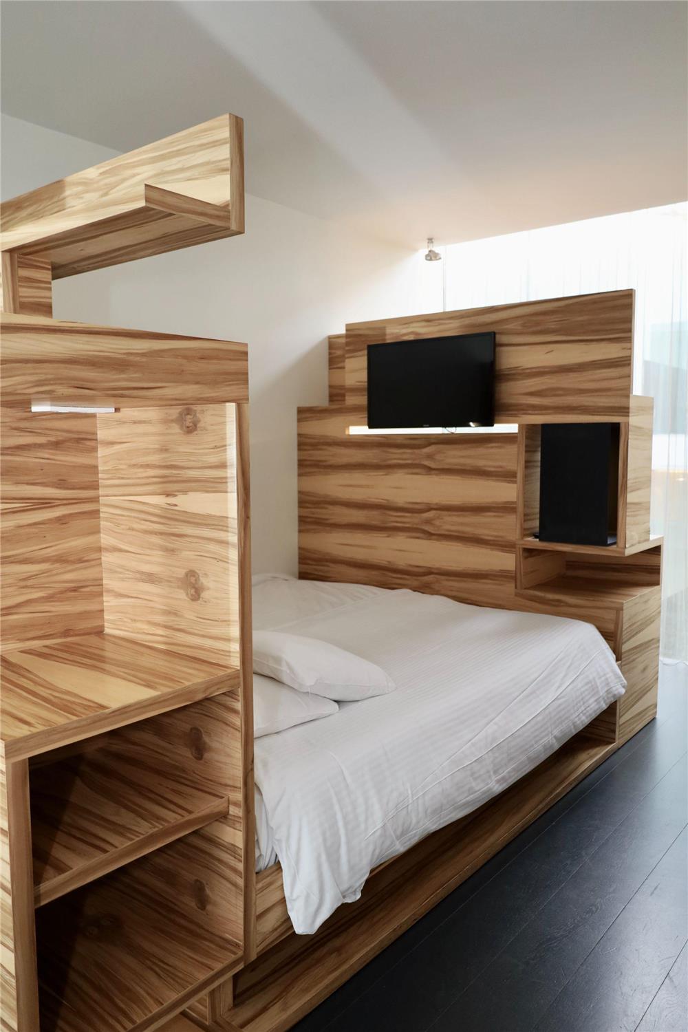 D Hotel by null