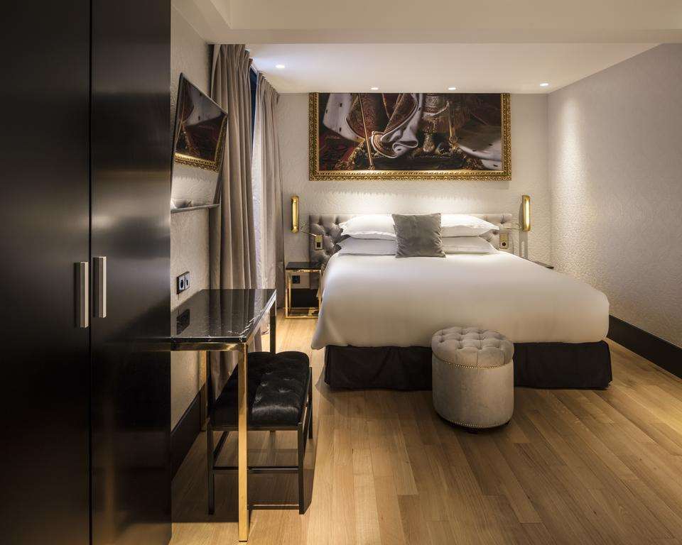 Hotel Eiffel Petit Louvre by null