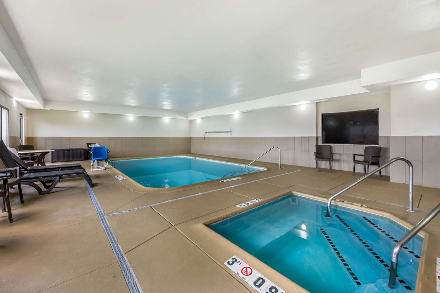 Comfort Suites Omaha East-Council Bluffs photo 5